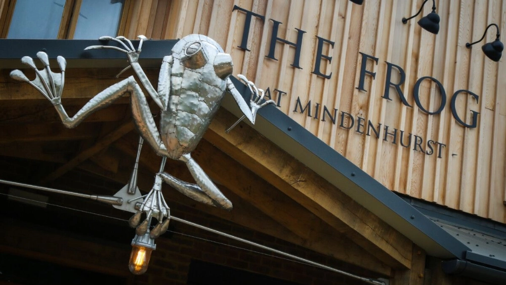 the-frog-at-mindenhu-outdoor-live-plant-displays-the-frog-mindenhurst-47